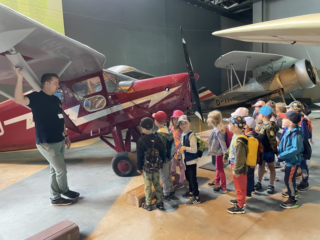 Wycieczka do Muzeum Lotnictwa Polskiego – Misie Puchatki